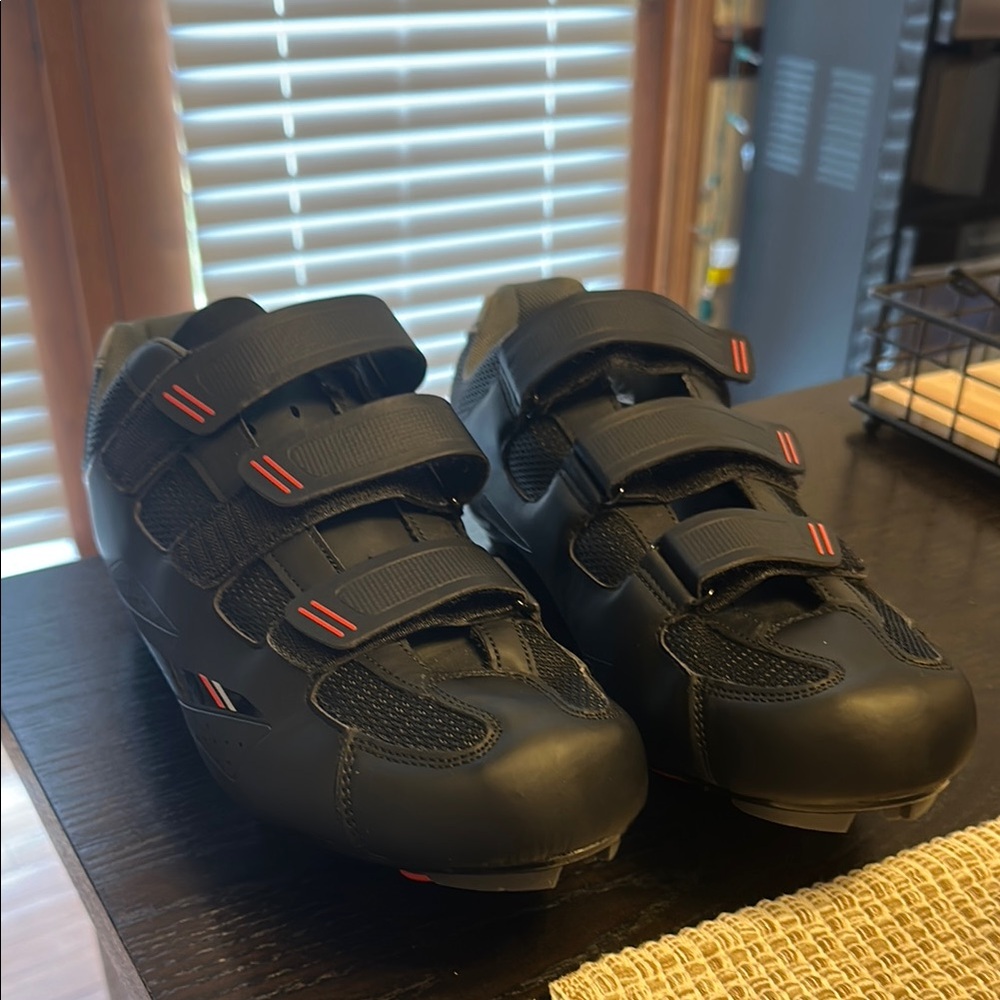 Tommaso men’s cycling shoes - like new